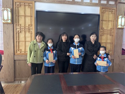 4月21日：中国工农红军珲春红军小学：点燃希望 传递温情 (3).jpg