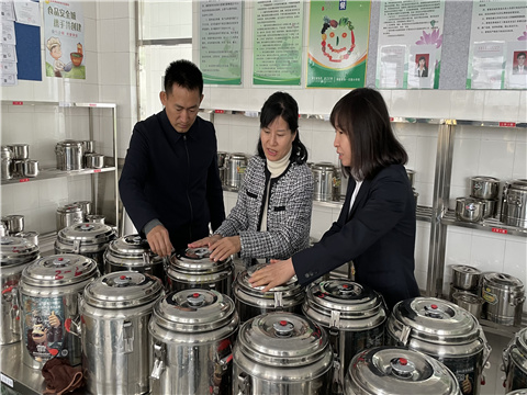 4月26日：中国工农红军珲春红军小学：调研指导促发展 殷切关怀暖人心2.jpg