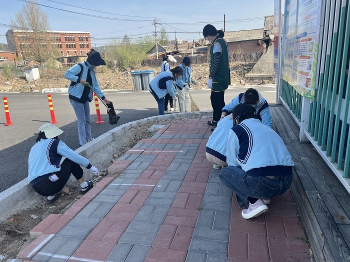 校园环境卫生整治活动 (2).jpg