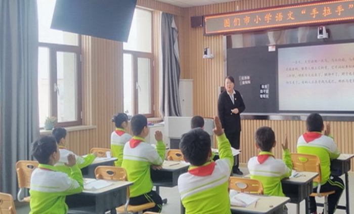 1683529035_1318_96497.jpg 小语送教03.jpg