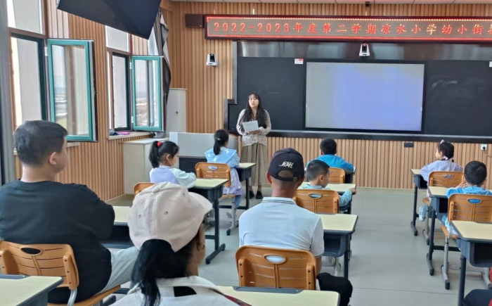 一年级班主任讲座照片.jpg