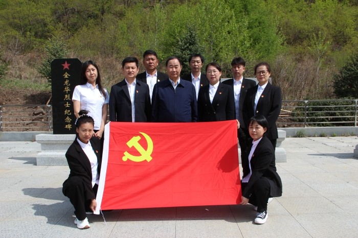 “红色基地祭英烈  不忘初心跟党走”主题党日活动（6）.JPG