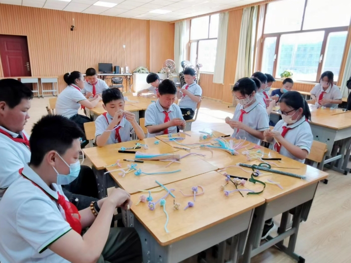 图们市石岘第一小学“‘花’点心思 献礼母亲”创意手工花束制作德育实践活动 (2) - 复件(1).jpg