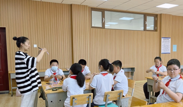 图们市石岘第一小学“‘花’点心思 献礼母亲”创意手工花束制作德育实践活动 (3) - 复件(1).jpg