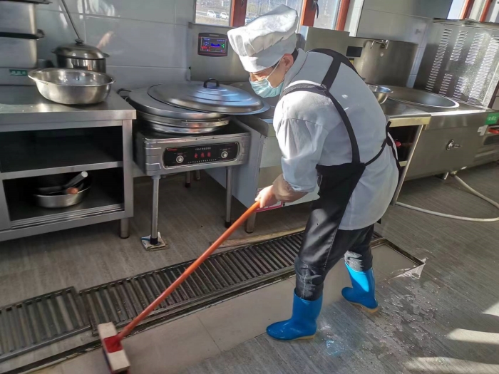 用心打扫 用情守护 (2).jpg