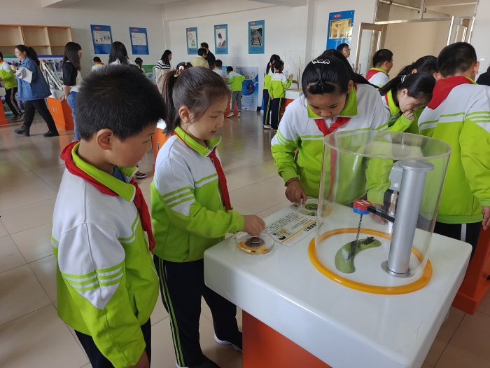 科技馆参观 (2).jpg