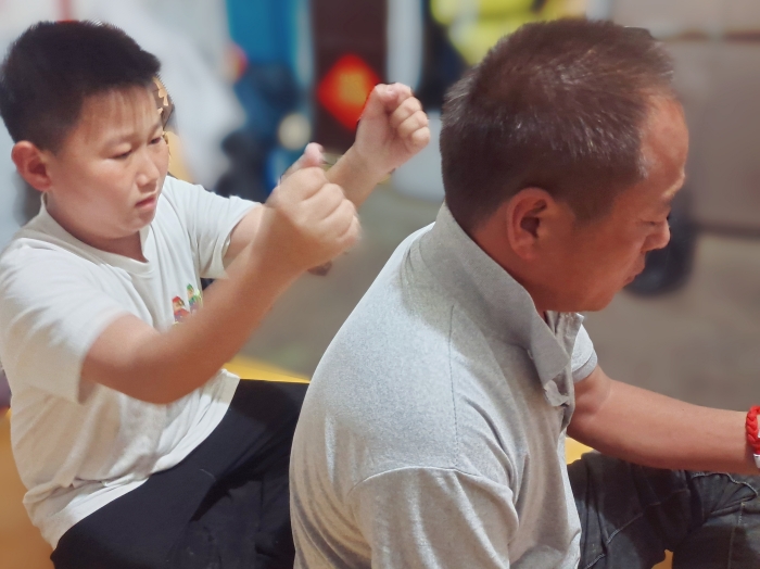 “父爱如山 感恩相伴”父亲节感恩教育主题活动 (2).jpg