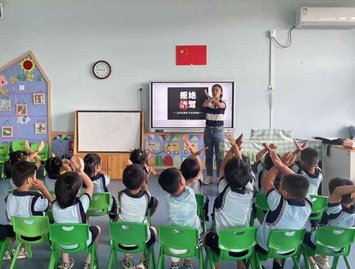 小手牵大手，拒绝酒驾醉驾 (1).jpg