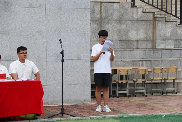 新生代表发言.jpg