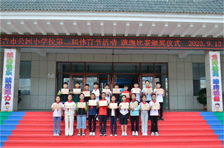 学生获奖照片2.jpg