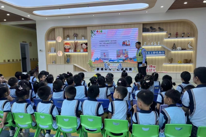 五工幼儿园开展“交通宣讲进校园 安全意识入童心”交通安全教育活动 (2).jpg