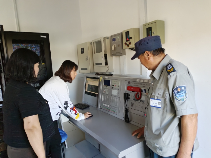 五工幼儿园开展“安全严把关 平安迎双节”安全大排查活动 (2).jpg