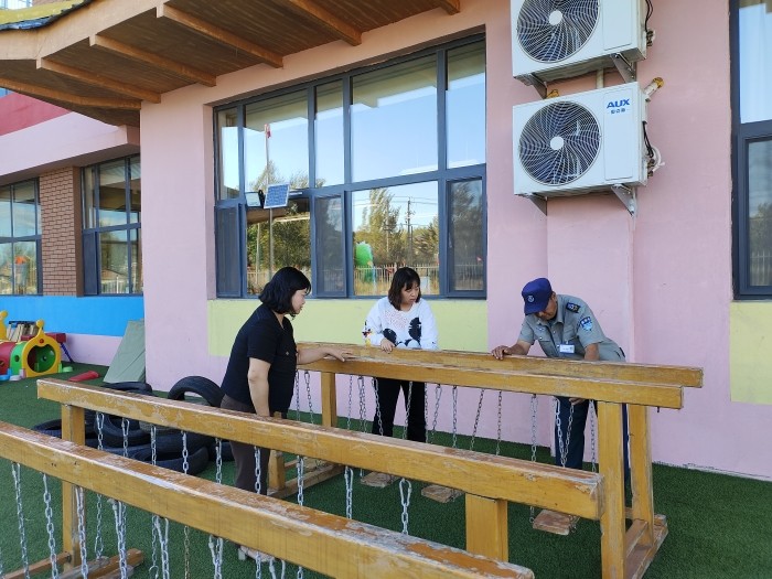 五工幼儿园开展“安全严把关 平安迎双节”安全大排查活动 (1).jpg