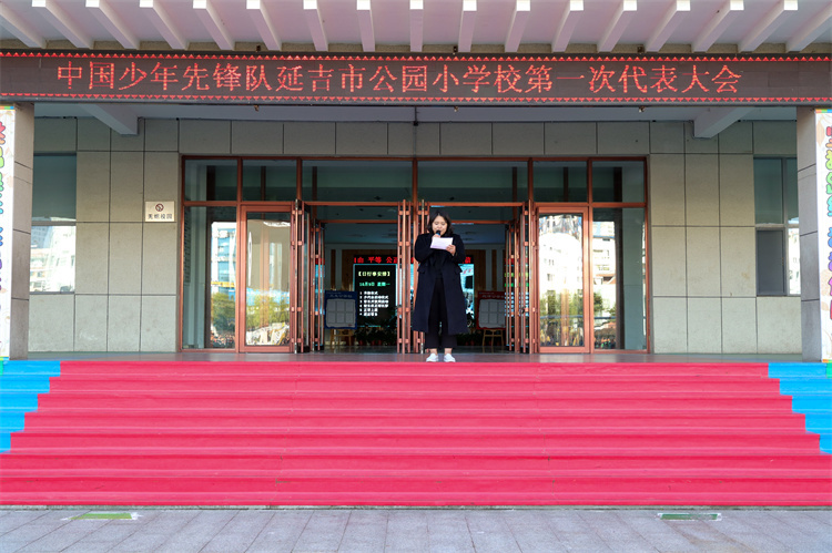 1697338210_3175_22234.jpg 金银洙老师主持.jpg