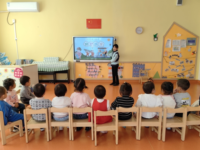 五工幼儿园开展“以‘练’筑防  临‘震’不慌”防震演练 (2).jpg