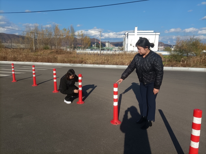 五工幼儿园开展校园周边交通安全设施隐患排查活动 (1).jpg