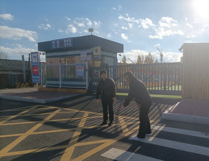 五工幼儿园开展校园周边交通安全设施隐患排查活动 (3).jpg