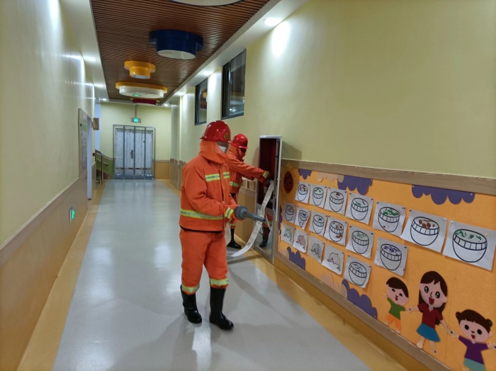 五工幼儿园开展微型消防站演练活动 (1).jpg
