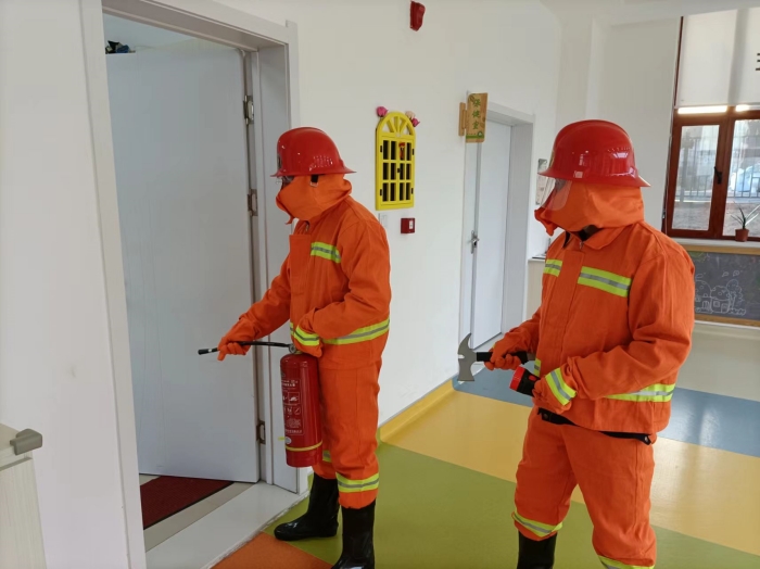 五工幼儿园开展微型消防站演练活动 (2).jpg