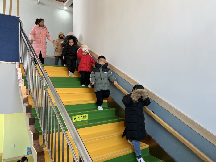 五工幼儿园开展“防踩踏应急疏散演练活动 (2).jpg