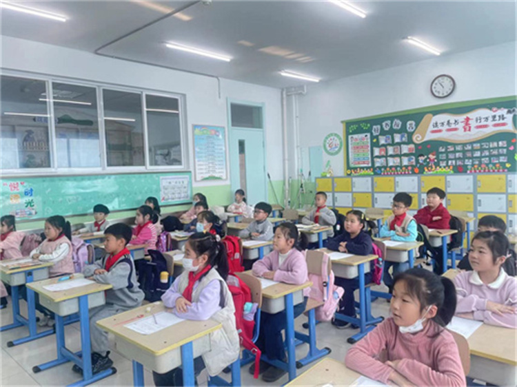 托管学生参与知识竞答活动1.jpg
