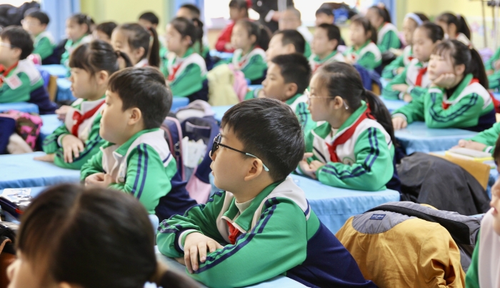 国门红军小学“法治进校园 护航开学季”法治安全教育第一课 (1).jpg