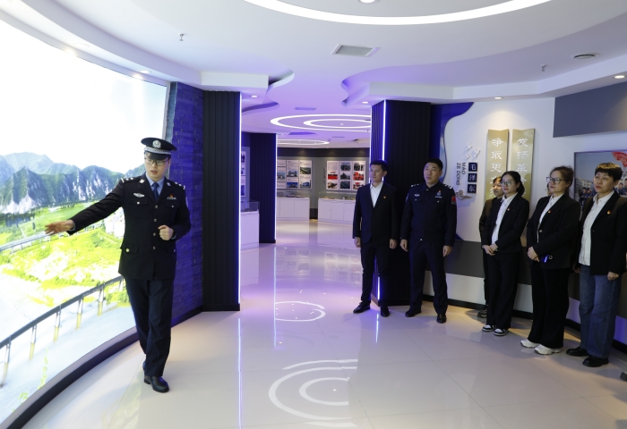 国门红军小学39;党建带妇建 巾帼心向党39;红色三八妇女节主题党日活动 (9).jpg