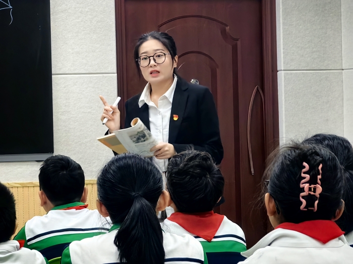 图们国门红军小学开展党员示范课活动 (3).jpg