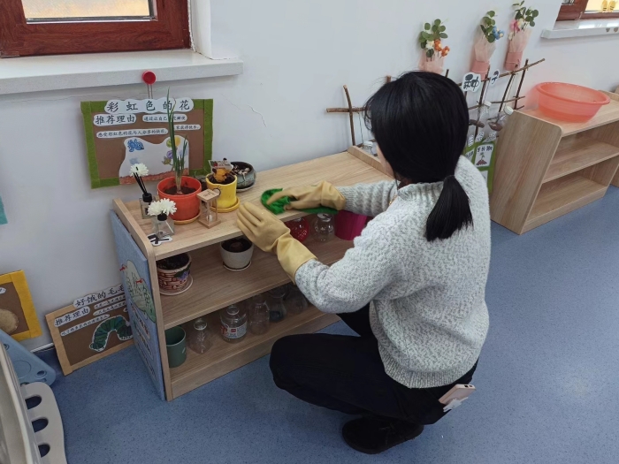 五工幼儿园开展“净心守护 绿色童行”环境卫生集中整治周活动 (1).jpg