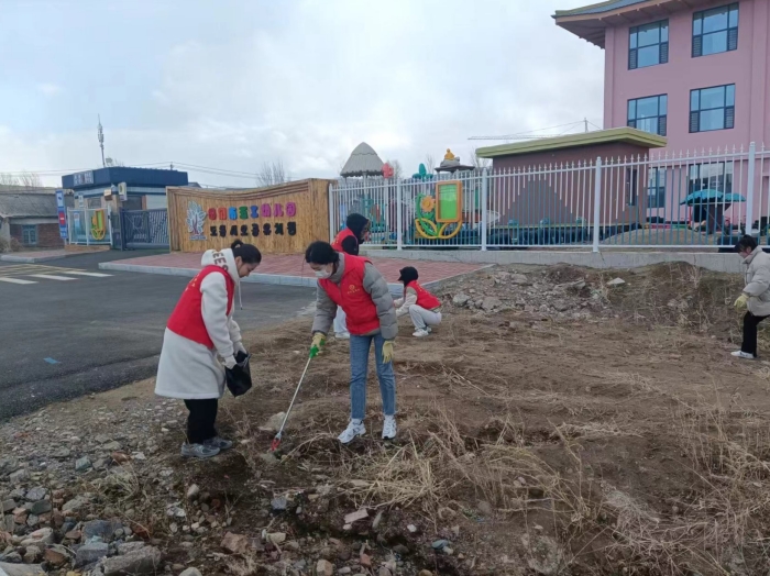 1711438113_7145_89570.jpg 五工幼儿园开展“净心守护 绿色童行”环境卫生集中整治周活动 (2)_副本.jpg