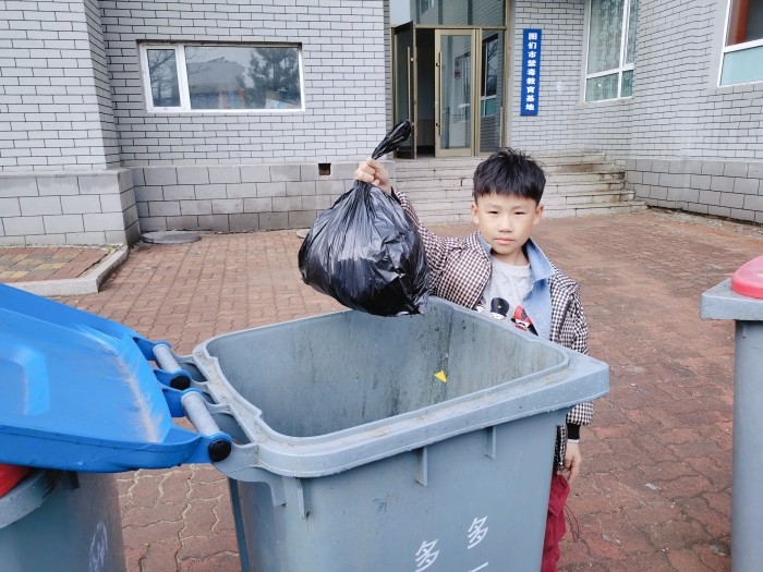 “养正少年‘圾’时分类 共筑家园绿色‘童’行”主题教育活动 (4).jpg