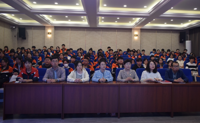 讲座现场图.JPG