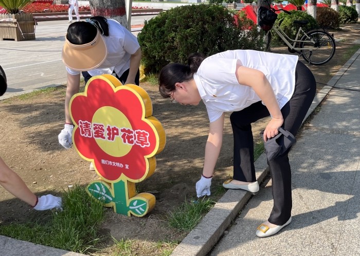 “严守纪律规矩 加强作风建设”主题党日活动 (8).jpg