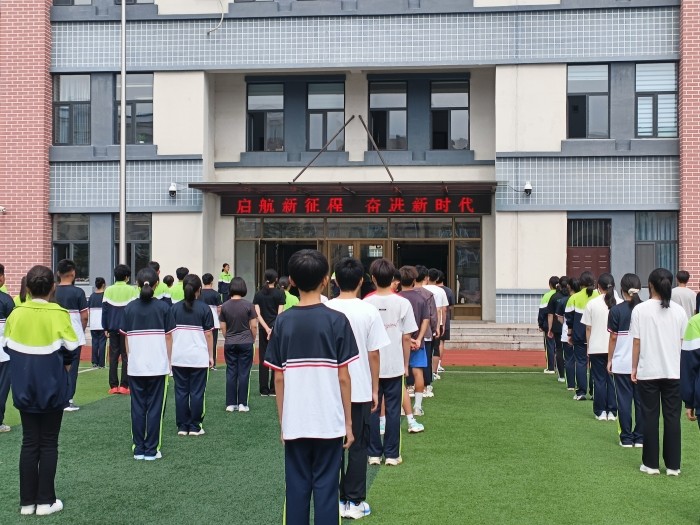 1725011879_4614_95990.jpg 开学第一课升旗仪式 (1).jpg