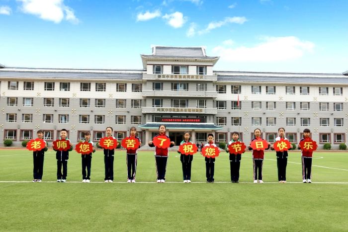 “九月感恩情 师恩永铭记”感恩活动 (4).jpg