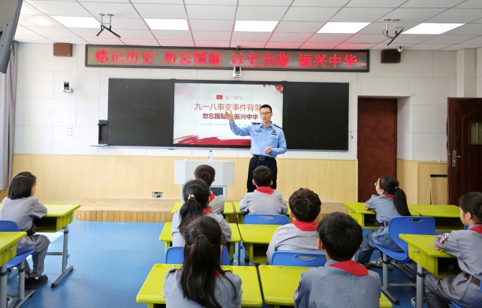 图们国门红军小学开展“勿忘九一八”爱国主义教育活动 (1)_副本.jpg