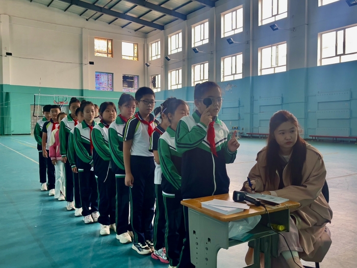 1727076945_9924_94167.jpg 视力筛查照片.jpg