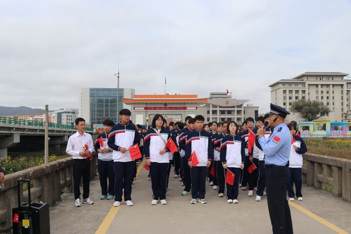 参观中朝国境公路桥 (2).jpg