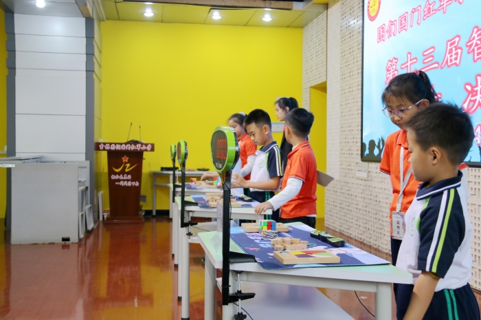 1728548336_6148_72381.jpg 图们国门红军小学第十三届智力大闯关决赛活动 (4).jpg