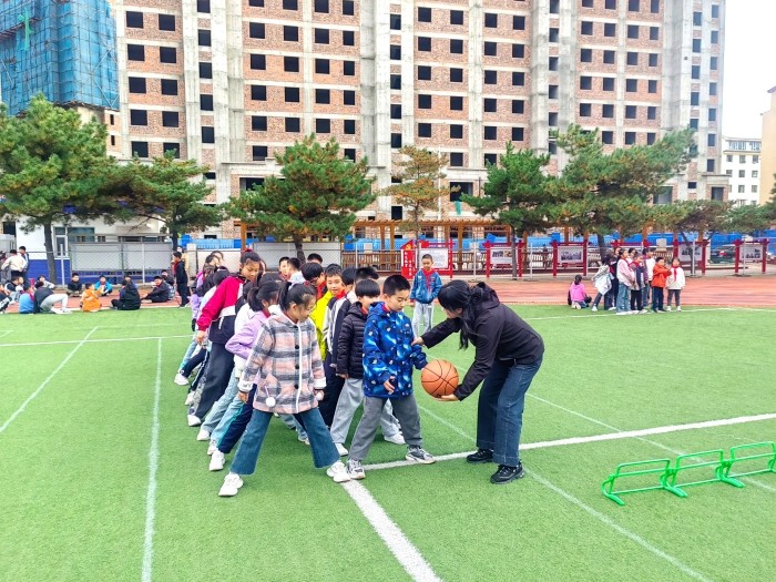 图们市第一小学校开展“阳光活力大课间 悦享体育促成长”活力大课间活动_副本.jpg