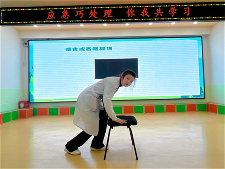2 相关负责人进行了深入讲解.jpg