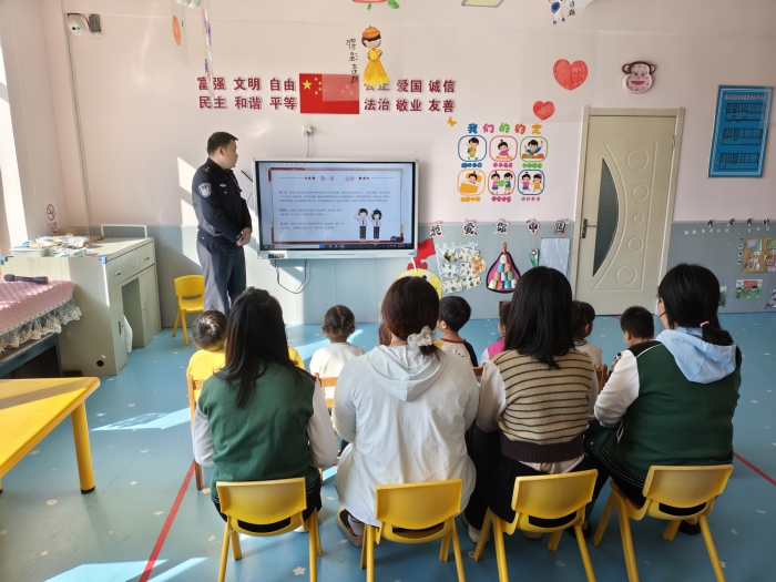 1730792871_4454_30005.jpg 送法进校2.jpg