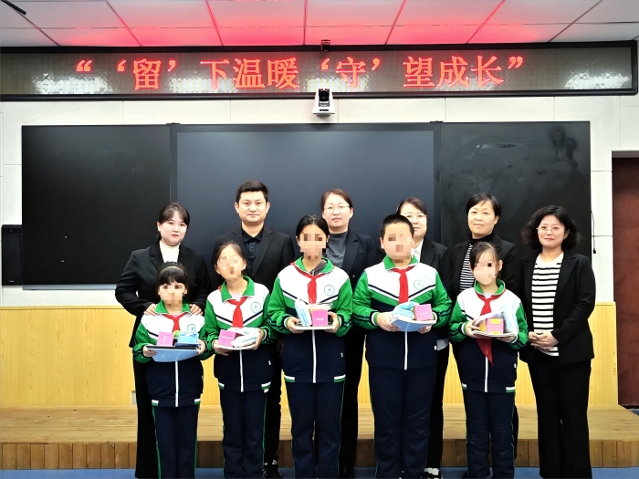 “‘留’下温暖 ‘守’望成长”单亲家庭留守儿童关爱活动.jpg