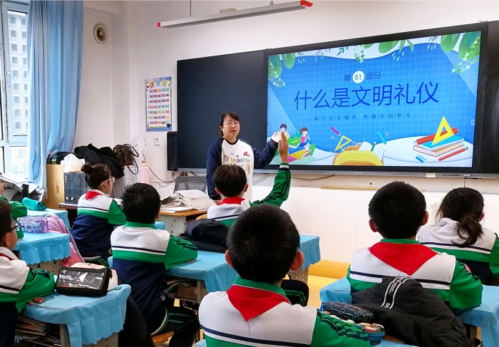 “讲文明懂礼仪 争做美德好少年”主题系列活动 (3)_副本.jpg