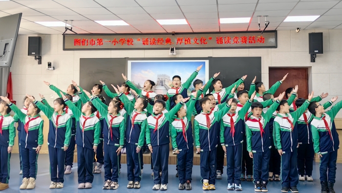 1733384222_9335_67236.jpg 学生集体3.jpg