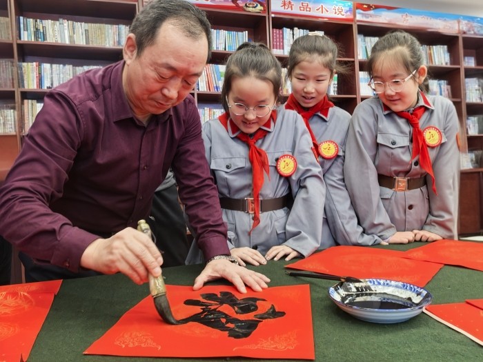 “翰墨飘香迎佳节 春联传情送吉祥”. (5)_副本.jpg