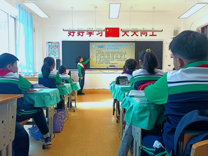 “铸牢中华民族共同体意识”开学第一课活动 (1).jpg