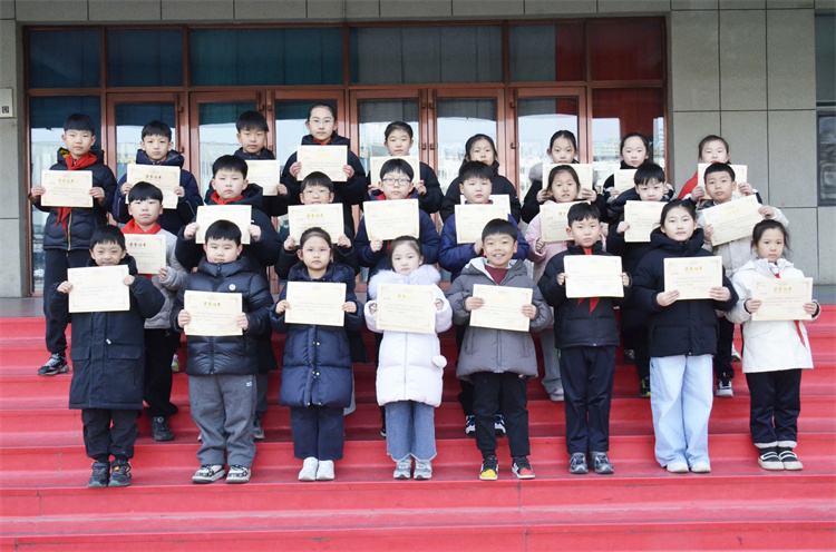 1741060940_492_94394.jpg 成长之旅颁奖仪式.jpg