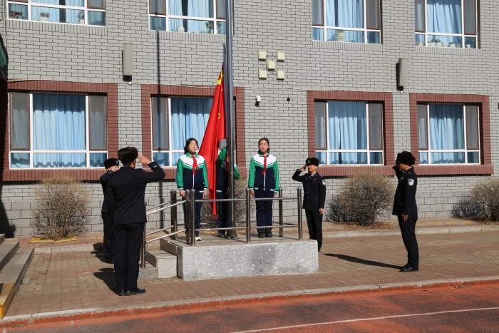 法治春风进校园，护航成长新起点  ——图们市第一小学校开展“开学第一课”法治宣传教育系列活动.d (4).jpg