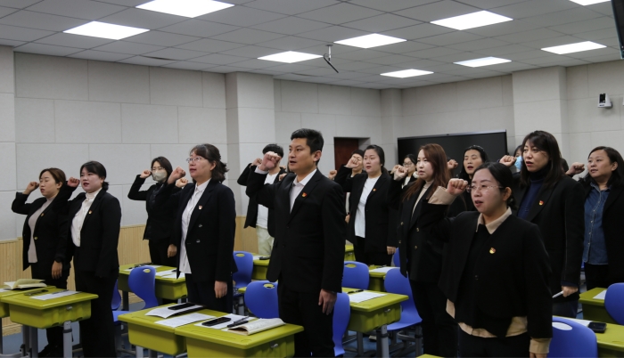 【图们市第一小学校第9周投稿4 】图们市第一小学校“党建引领聚合力 巾帼力量绽芳华”三八妇女节主题党日 (2).jpg